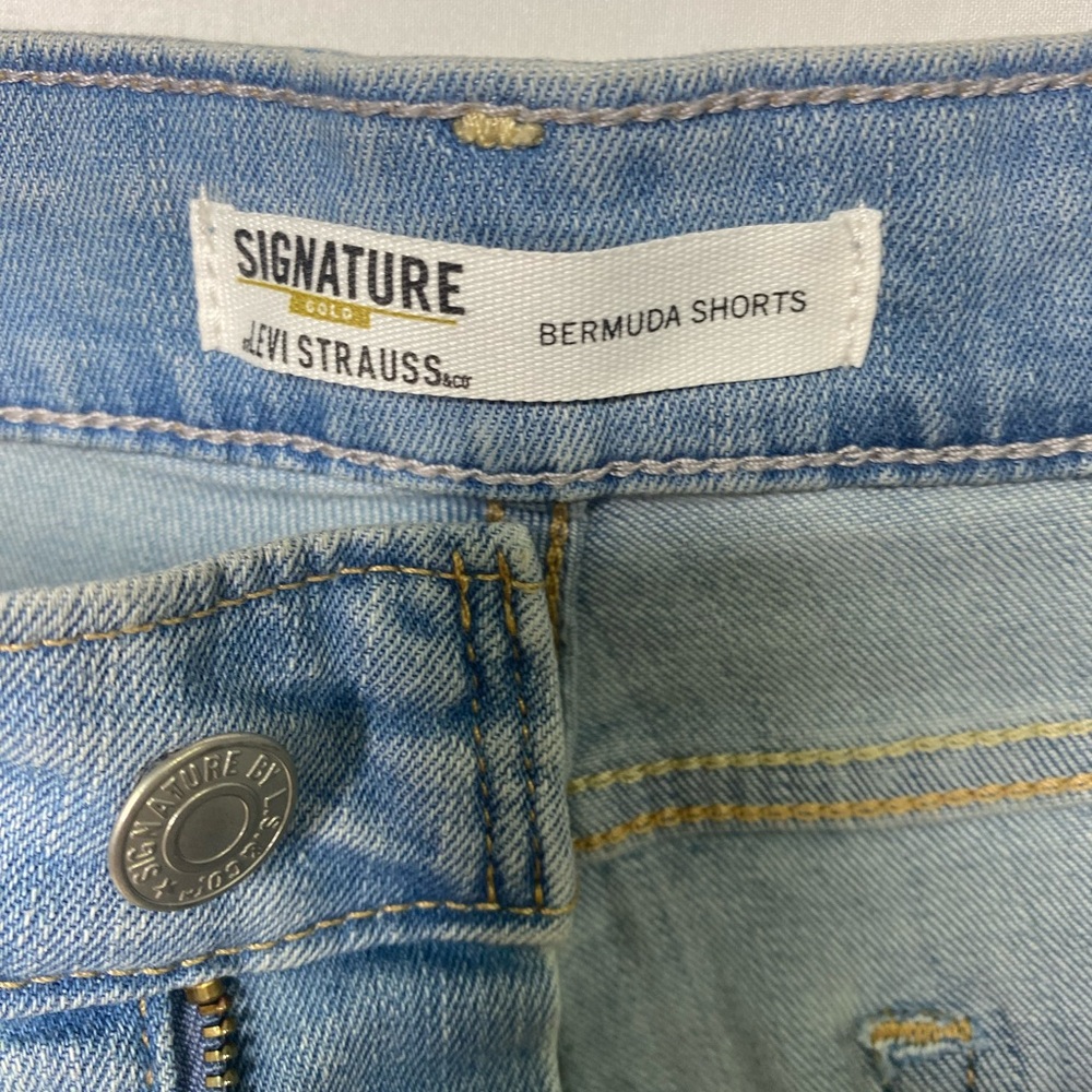 NWT Short jeans, Levis streuss light blue color 12/31 - Picture 4 of 7